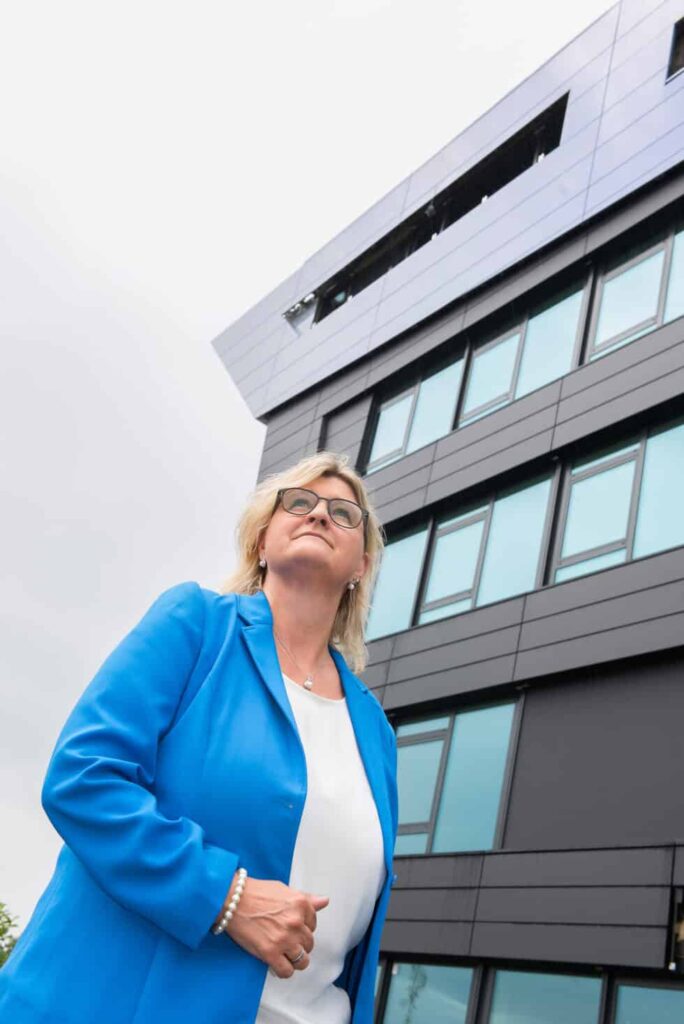 10-Sonja-Zukunft-Buerogebaeude-07_24-980x1468-1